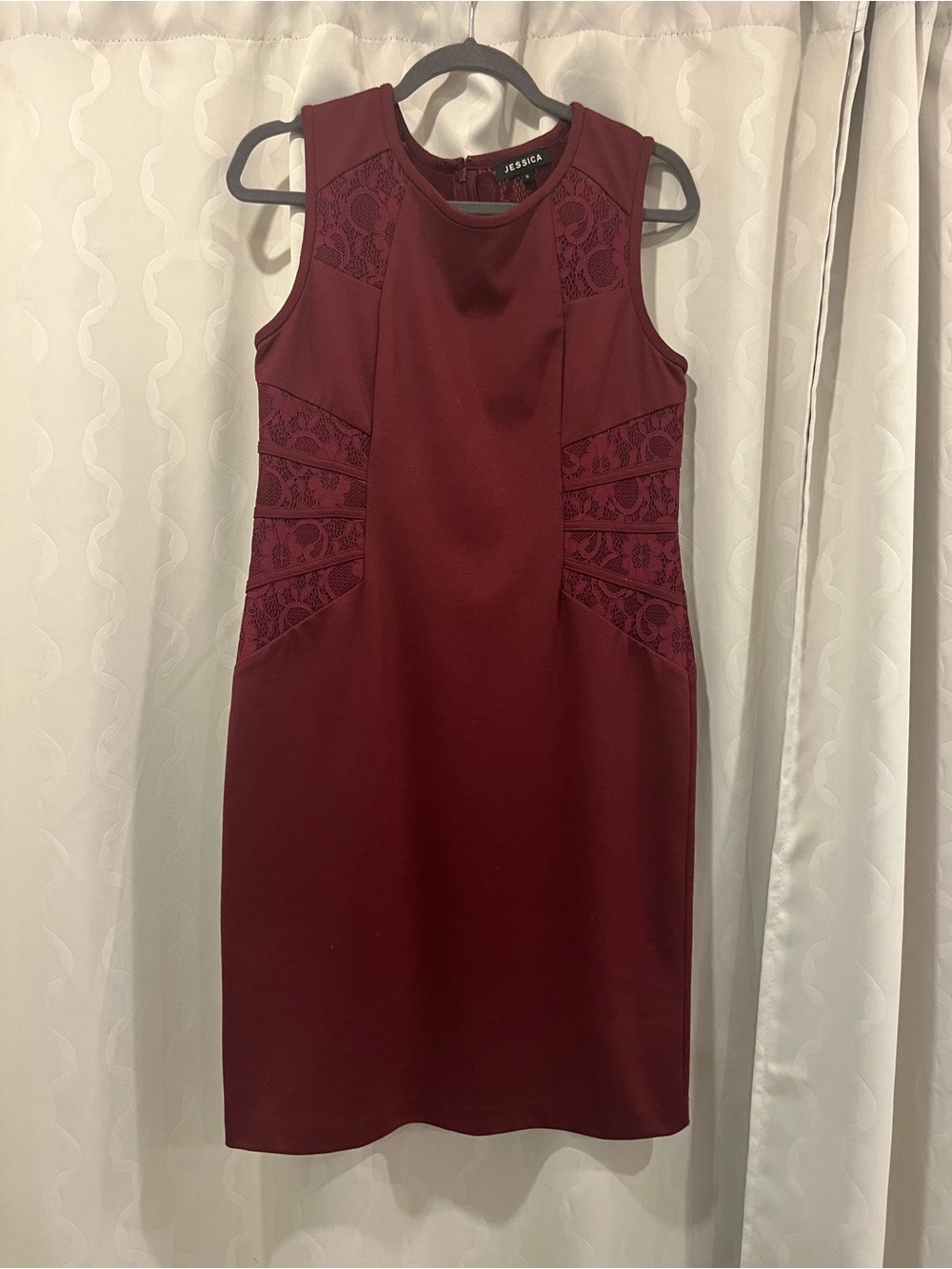 Jessica Sleeveless Lace-Panel Midi Dress in Wine